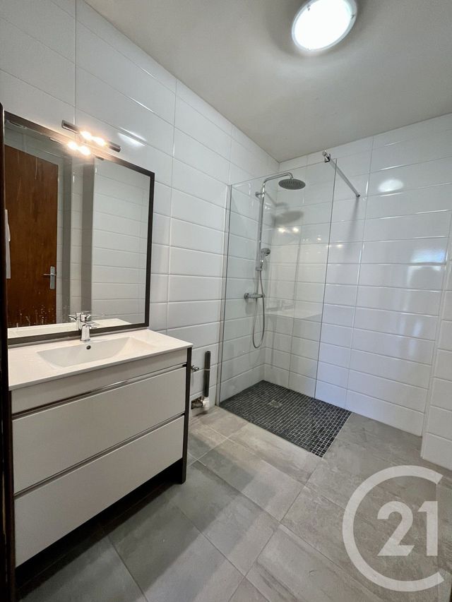 Appartement F3 à louer - 3 pièces - 57.3 m2 - ST HILAIRE DE BRETHMAS - 30 - LANGUEDOC-ROUSSILLON - Century 21 Impact Immobilier