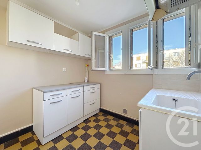 Appartement T4 à vendre - 4 pièces - 66.85 m2 - ALES - 30 - LANGUEDOC-ROUSSILLON - Century 21 Impact Immobilier