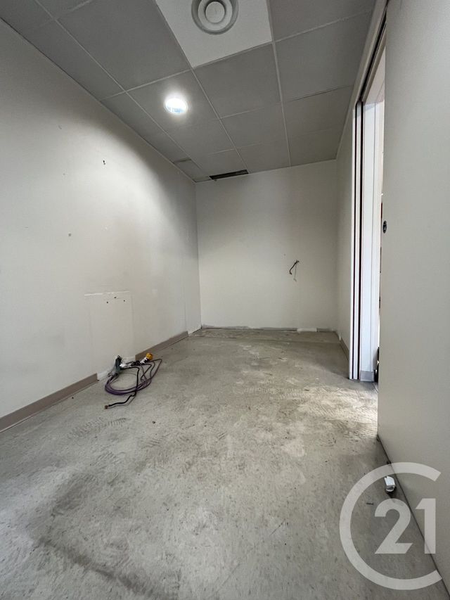 Afficher la photo en grand commerce à louer - 130.0 m2 - ALES - 30 - LANGUEDOC-ROUSSILLON - Century 21 Impact Immobilier