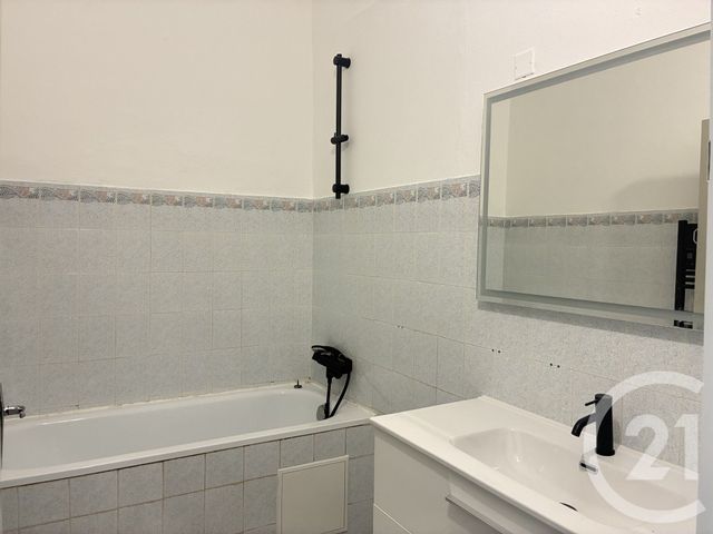 Appartement T3 à louer - 3 pièces - 68.43 m2 - ALES - 30 - LANGUEDOC-ROUSSILLON - Century 21 Impact Immobilier