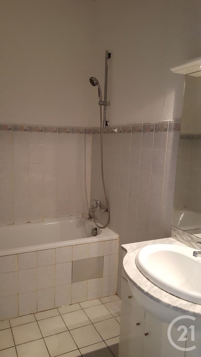 Appartement T3 à louer - 3 pièces - 68.43 m2 - ALES - 30 - LANGUEDOC-ROUSSILLON - Century 21 Impact Immobilier