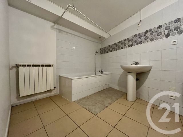 Appartement F3 à louer - 3 pièces - 93.98 m2 - ALES - 30 - LANGUEDOC-ROUSSILLON - Century 21 Impact Immobilier