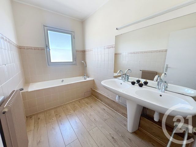 Afficher la photo en grand Appartement F5 à vendre - 5 pièces - 114.69 m2 - ALES - 30 - LANGUEDOC-ROUSSILLON - Century 21 Impact Immobilier