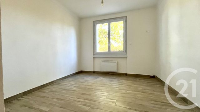 Afficher la photo en grand Appartement F4 à louer - 4 pièces - 92.09 m2 - ST HILAIRE DE BRETHMAS - 30 - LANGUEDOC-ROUSSILLON - Century 21 Impact Immobilier