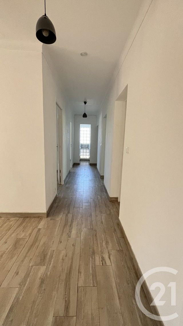 Afficher la photo en grand Appartement F4 à louer - 4 pièces - 92.09 m2 - ST HILAIRE DE BRETHMAS - 30 - LANGUEDOC-ROUSSILLON - Century 21 Impact Immobilier