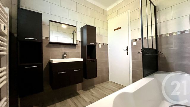 Afficher la photo en grand Appartement F4 à louer - 4 pièces - 92.09 m2 - ST HILAIRE DE BRETHMAS - 30 - LANGUEDOC-ROUSSILLON - Century 21 Impact Immobilier