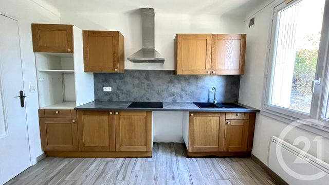 Afficher la photo en grand Appartement F4 à louer - 4 pièces - 92.09 m2 - ST HILAIRE DE BRETHMAS - 30 - LANGUEDOC-ROUSSILLON - Century 21 Impact Immobilier