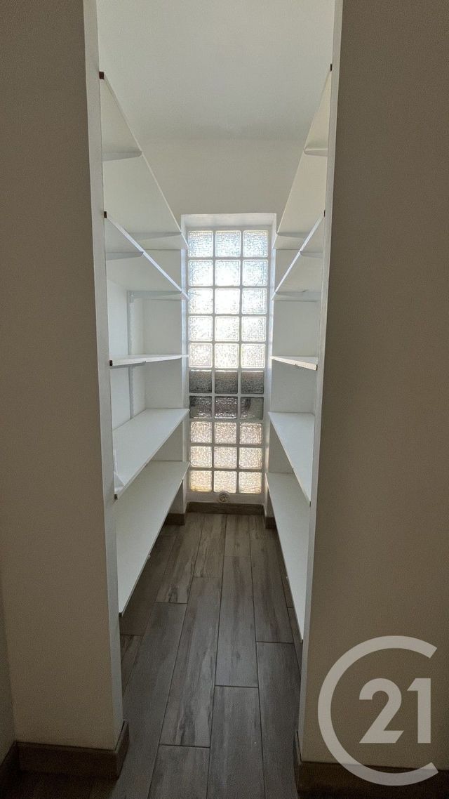 Afficher la photo en grand Appartement F4 à louer - 4 pièces - 92.09 m2 - ST HILAIRE DE BRETHMAS - 30 - LANGUEDOC-ROUSSILLON - Century 21 Impact Immobilier