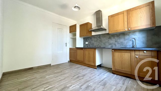 Afficher la photo en grand Appartement F4 à louer - 4 pièces - 92.09 m2 - ST HILAIRE DE BRETHMAS - 30 - LANGUEDOC-ROUSSILLON - Century 21 Impact Immobilier