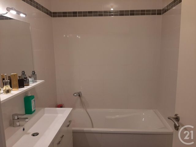 Afficher la photo en grand Appartement F3 à louer - 3 pièces - 61.49 m2 - ST CHRISTOL LES ALES - 30 - LANGUEDOC-ROUSSILLON - Century 21 Impact Immobilier