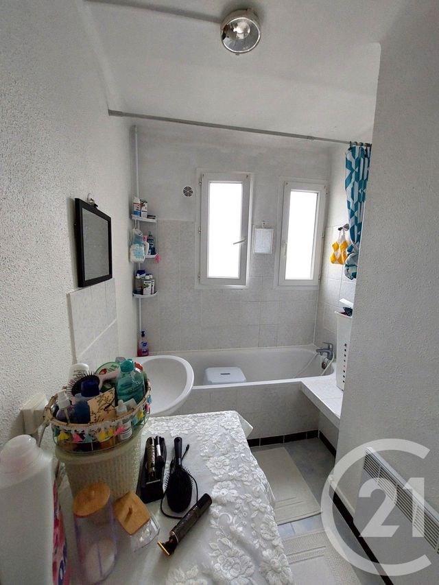 Appartement F4 à vendre - 4 pièces - 66.4 m2 - ALES - 30 - LANGUEDOC-ROUSSILLON - Century 21 Impact Immobilier