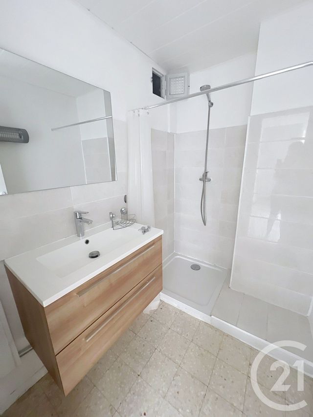 Afficher la photo en grand Appartement à vendre - 3 pièces - 55.3 m2 - ALES - 30 - LANGUEDOC-ROUSSILLON - Century 21 Impact Immobilier