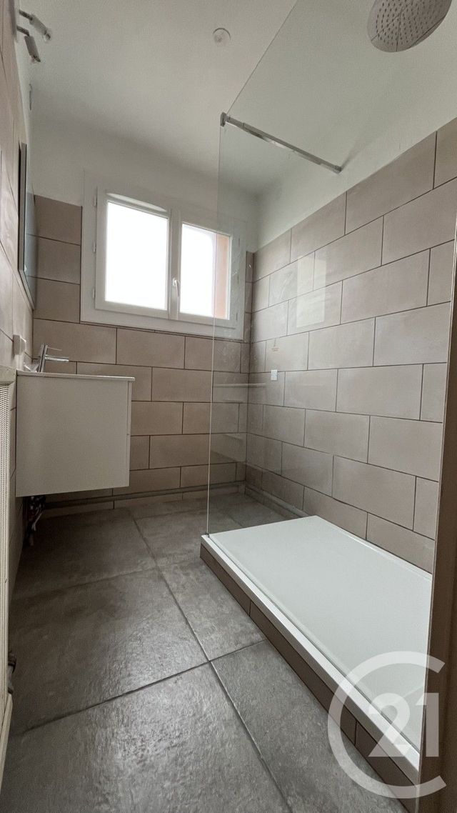 Appartement F3 à louer - 3 pièces - 79.8 m2 - ALES - 30 - LANGUEDOC-ROUSSILLON - Century 21 Impact Immobilier