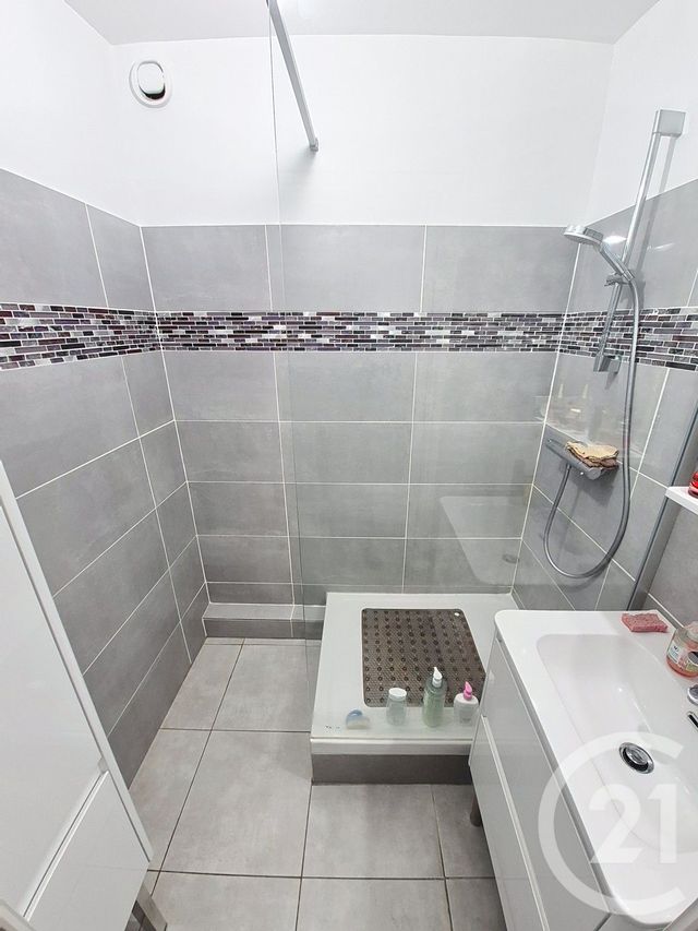 Appartement F3 à vendre - 3 pièces - 69.0 m2 - ALES - 30 - LANGUEDOC-ROUSSILLON - Century 21 Impact Immobilier