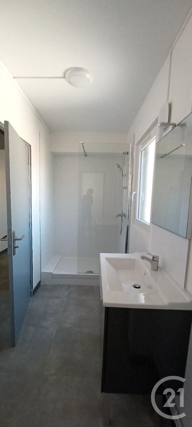 Appartement T4 à louer - 4 pièces - 84.8 m2 - ST AMBROIX - 30 - LANGUEDOC-ROUSSILLON - Century 21 Impact Immobilier