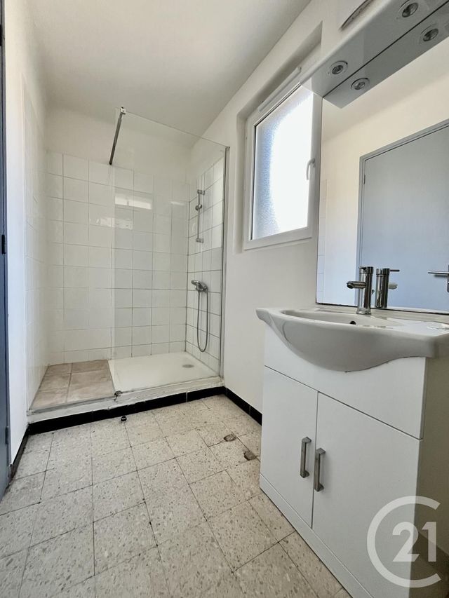 Appartement T4 à louer - 4 pièces - 83.5 m2 - ST AMBROIX - 30 - LANGUEDOC-ROUSSILLON - Century 21 Impact Immobilier