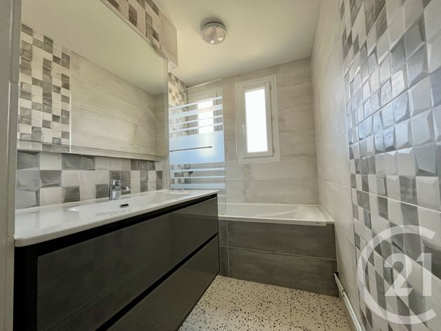 Appartement F4 à louer - 4 pièces - 66.0 m2 - ALES - 30 - LANGUEDOC-ROUSSILLON - Century 21 Impact Immobilier