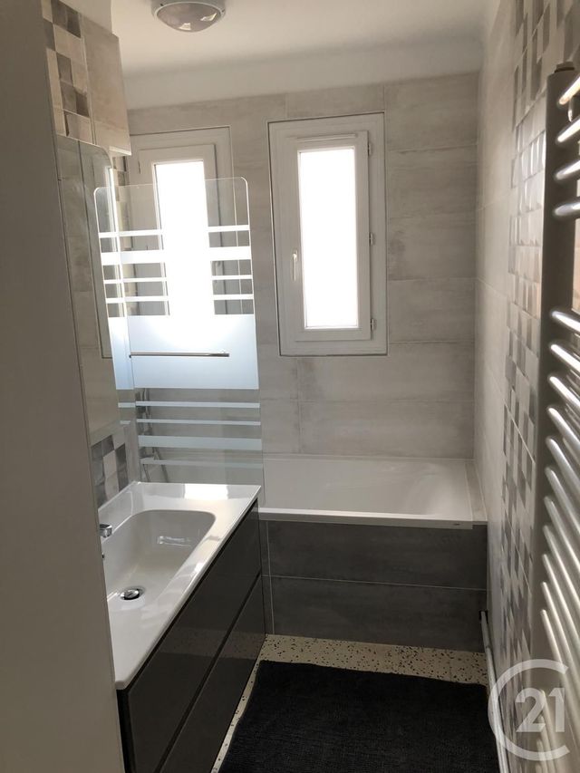 Appartement F4 à louer - 4 pièces - 66.0 m2 - ALES - 30 - LANGUEDOC-ROUSSILLON - Century 21 Impact Immobilier