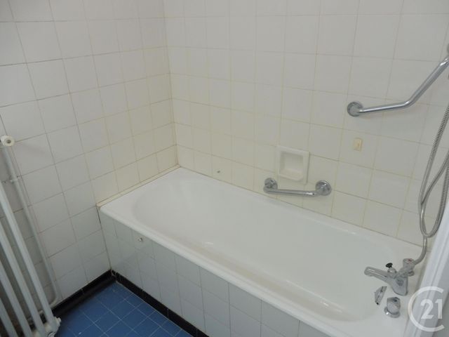 Appartement F5 à louer - 5 pièces - 95.88 m2 - ALES - 30 - LANGUEDOC-ROUSSILLON - Century 21 Impact Immobilier