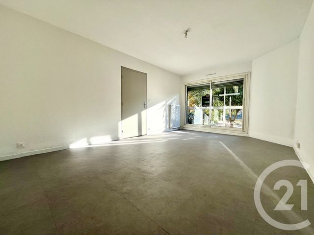 Appartement F3 à louer - 3 pièces - 65.0 m2 - ALES - 30 - LANGUEDOC-ROUSSILLON - Century 21 Impact Immobilier