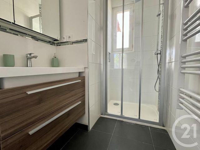 Appartement F3 à louer - 3 pièces - 65.0 m2 - ALES - 30 - LANGUEDOC-ROUSSILLON - Century 21 Impact Immobilier
