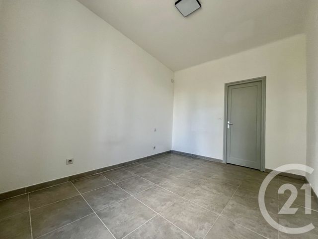 Appartement T3 à louer - 3 pièces - 58.0 m2 - ST HILAIRE DE BRETHMAS - 30 - LANGUEDOC-ROUSSILLON - Century 21 Impact Immobilier