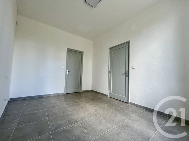 Appartement T3 à louer - 3 pièces - 58.0 m2 - ST HILAIRE DE BRETHMAS - 30 - LANGUEDOC-ROUSSILLON - Century 21 Impact Immobilier