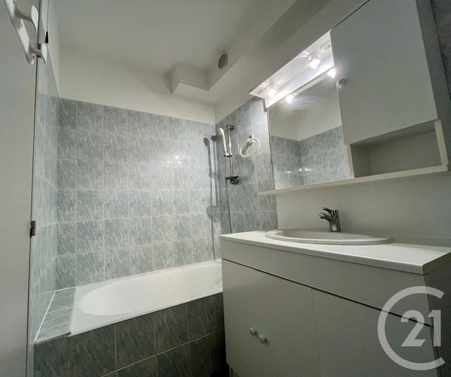 Appartement T2 à louer - 2 pièces - 47.16 m2 - ALES - 30 - LANGUEDOC-ROUSSILLON - Century 21 Impact Immobilier