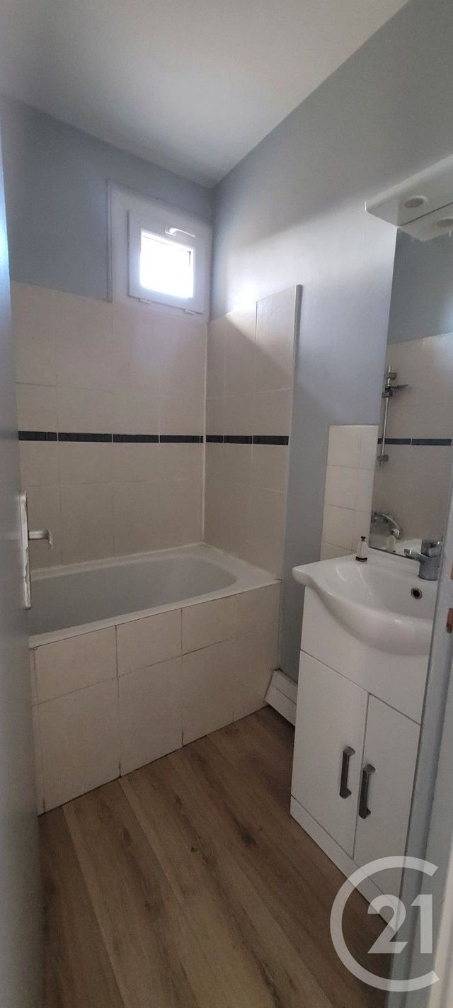 Appartement F2 à louer - 2 pièces - 46.0 m2 - ALES - 30 - LANGUEDOC-ROUSSILLON - Century 21 Impact Immobilier