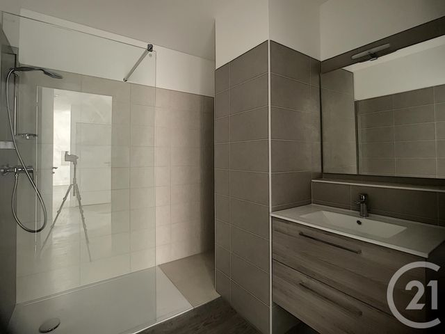 Afficher la photo en grand Appartement F3 à vendre - 3 pièces - 60.9 m2 - ALES - 30 - LANGUEDOC-ROUSSILLON - Century 21 Impact Immobilier