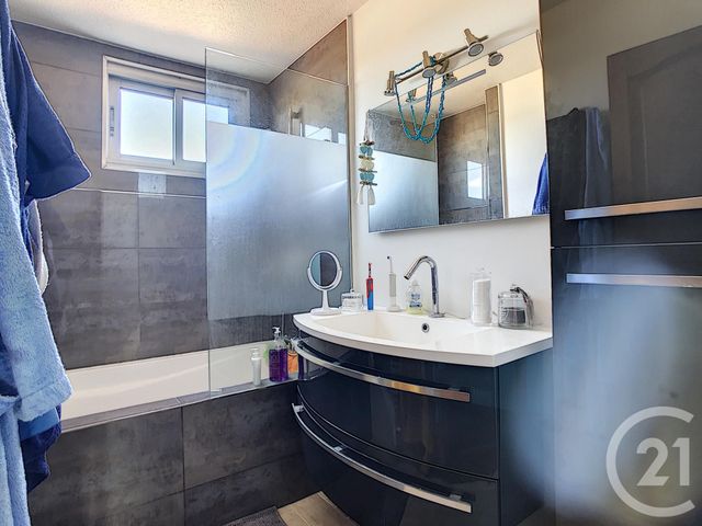 Appartement F4 à vendre - 4 pièces - 98.6 m2 - ALES - 30 - LANGUEDOC-ROUSSILLON - Century 21 Impact Immobilier Appartement F4 à vendre - 4 pièces - 98.6 m2 - ALES - 30 - LANGUEDOC-ROUSSILLON - Century 21 Impact Immobilier