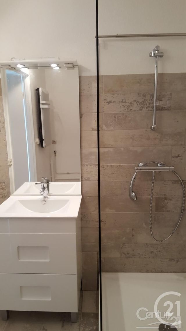 Appartement F4 à louer - 4 pièces - 90.16 m2 - ALES - 30 - LANGUEDOC-ROUSSILLON - Century 21 Impact Immobilier Appartement F4 à louer - 4 pièces - 90.16 m2 - ALES - 30 - LANGUEDOC-ROUSSILLON - Century 21 Impact Immobilier