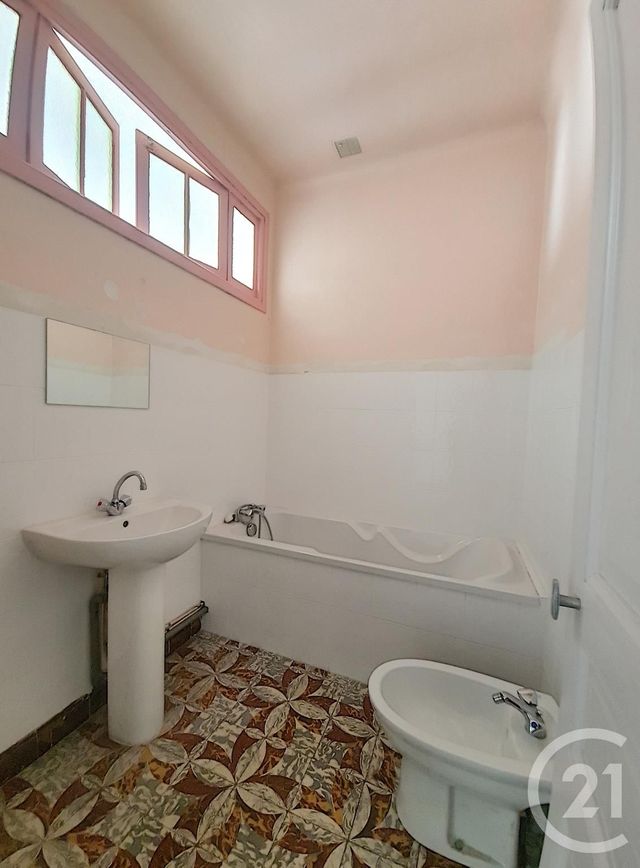 Afficher la photo en grand Appartement F3 à vendre - 3 pièces - 75.85 m2 - ALES - 30 - LANGUEDOC-ROUSSILLON - Century 21 Impact Immobilier