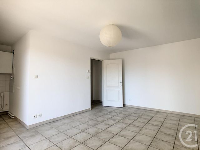 Afficher la photo en grand appartement à louer - 2 pièces - 40.25 m2 - ALES - 30 - LANGUEDOC-ROUSSILLON - Century 21 Impact Immobilier