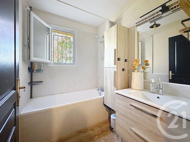 Appartement T3 à vendre - 3 pièces - 64.65 m2 - ALES - 30 - LANGUEDOC-ROUSSILLON - Century 21 Impact Immobilier